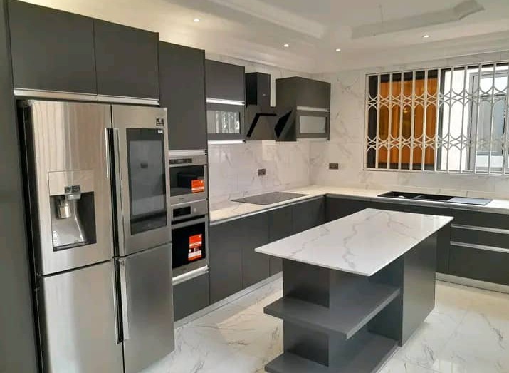 DIAMOND BUILD AND DECOR