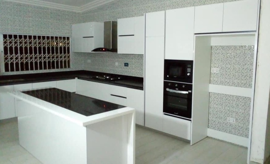 DIAMOND BUILD AND DECOR