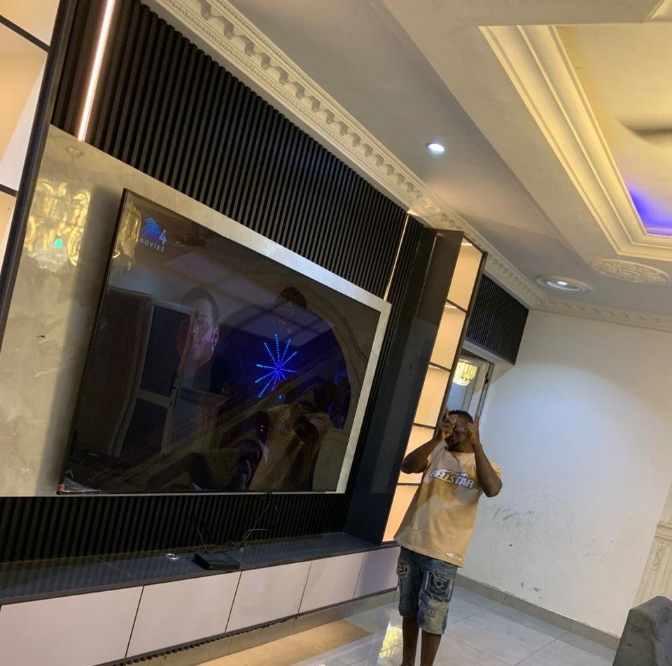 DIAMOND BUILD AND DECOR