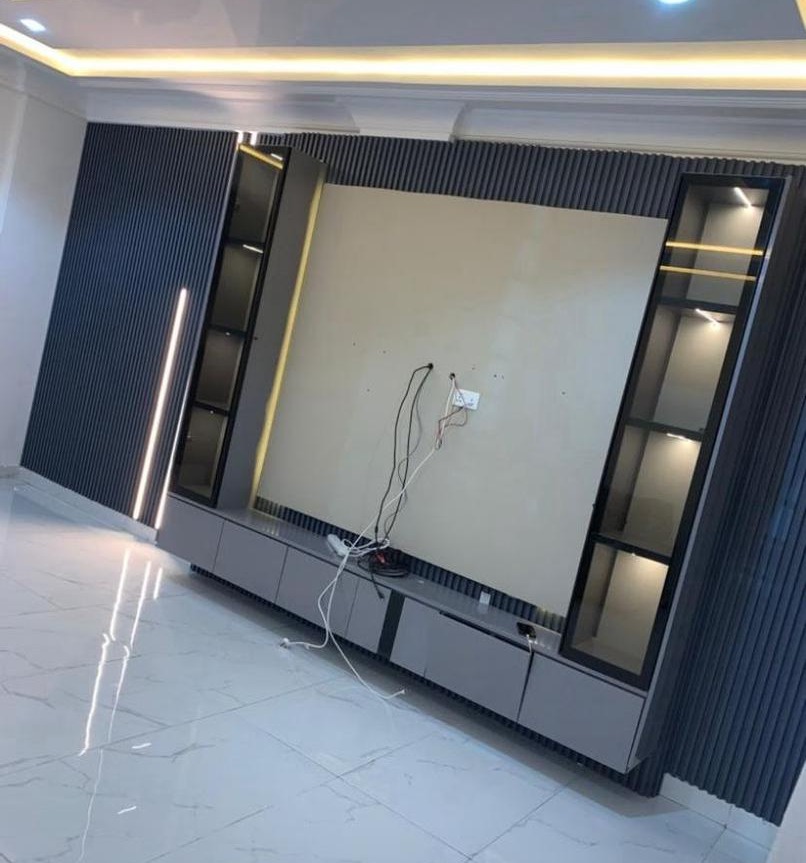 DIAMOND BUILD AND DECOR
